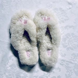 Kids Uggs slippers size 1 new no tags